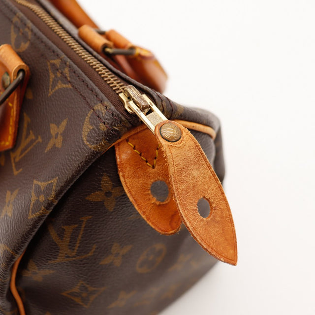 Détail languette cadenas abîmée Louis Vuitton Speedy 30 cuir vachette usé — AMANA Vintage