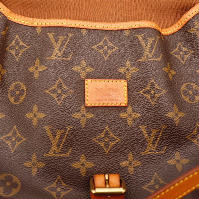 Détail de l'argenterie Louis Vuitton Saumur 30 Toile Monogramme occasion authentique — AMANA Vintage