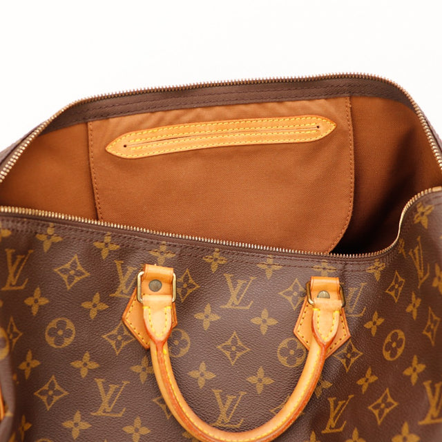 Détail date code SP0962 et rivet intérieur vert-de-gris Louis Vuitton Speedy 35 — AMANA Vintage