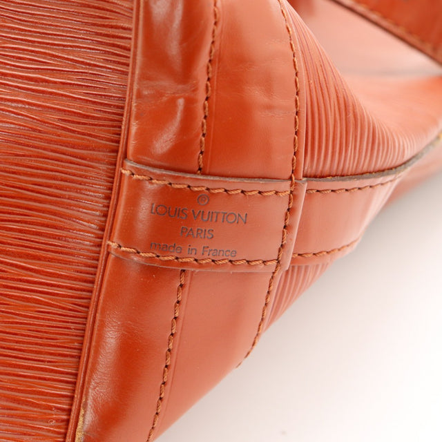 Detail coin superieur Louis Vuitton Noe Epi Marron occasion — AMANA Vintage