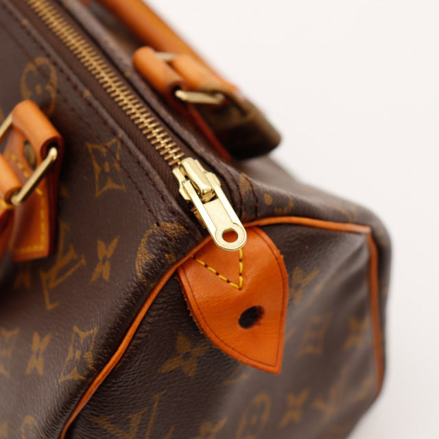 Détail fermeture éclair et tirette Louis Vuitton Speedy 25 — AMANA Vintage