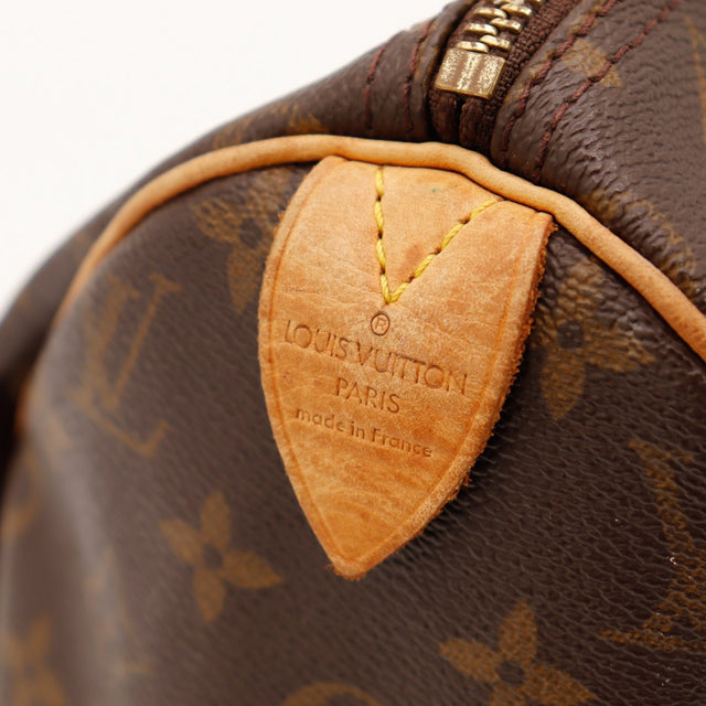 Détail anse cuir vachette Louis Vuitton Speedy 30 patine foncée — AMANA Vintage