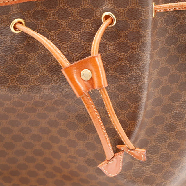 Detail cordelette coulissante et oeillets dores Celine Macadam occasion — AMANA Vintage