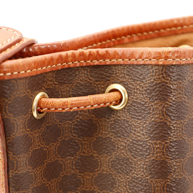 Detail cordelette et oeillets dores sac seau Celine Macadam — AMANA Vintage