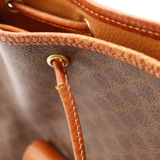 Vue interieure detail cordelette et oeillets sac seau Celine Macadam — AMANA Vintage