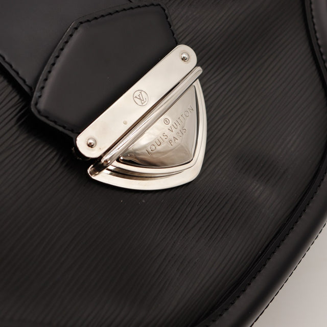 Détail fermoir argenté Louis Vuitton Paris cuir Épi noir — AMANA Vintage