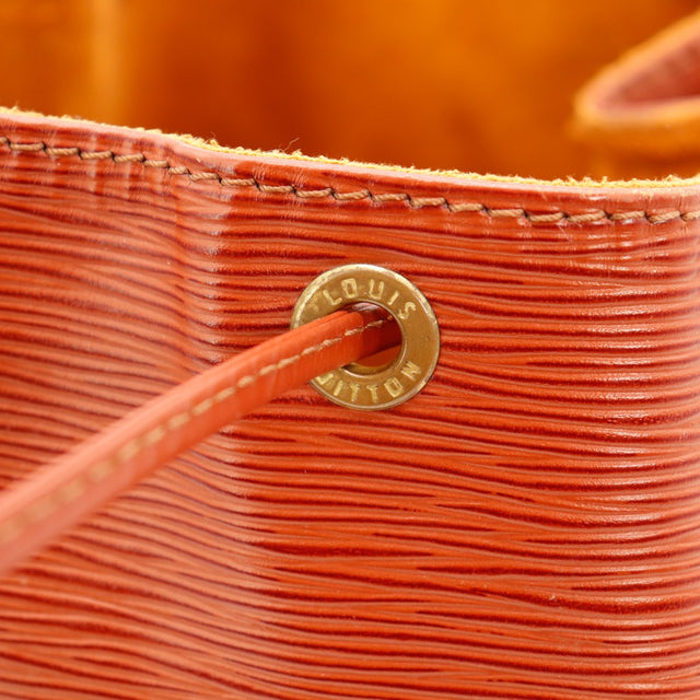 Détail intérieur œillet doré Louis Vuitton Noé Épi Marron — AMANA Vintage
