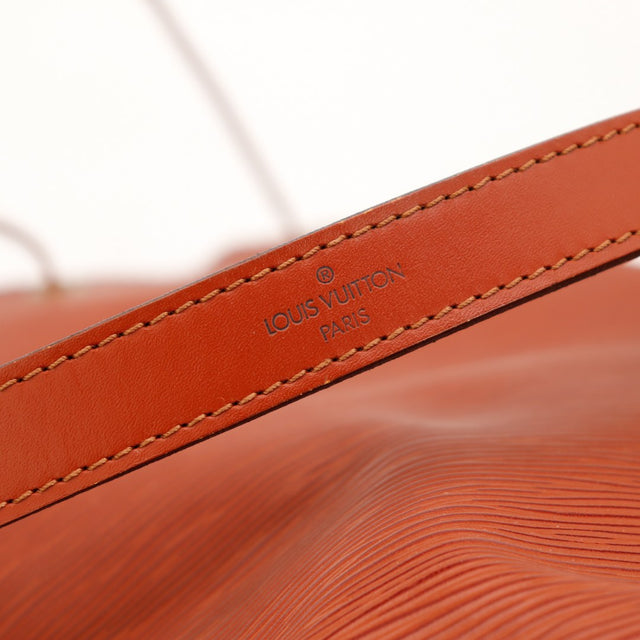 Détail bandoulière cuir Épi Louis Vuitton Noé Marron — AMANA Vintage