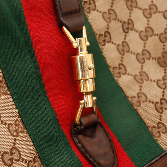 Détail du fermoir piston doré Gucci New Jackie — AMANA Vintage