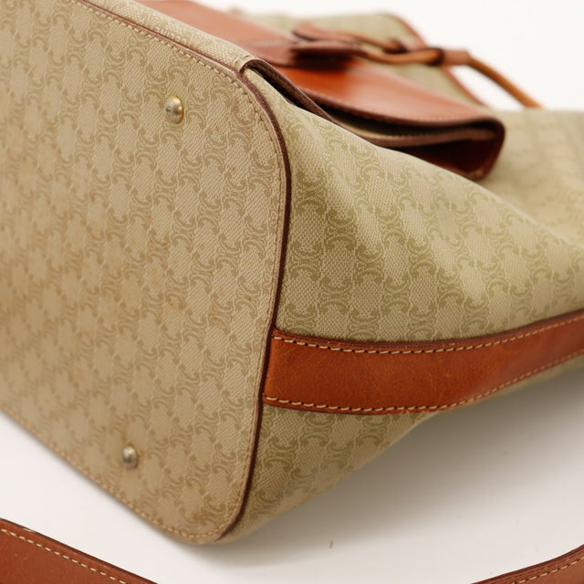Detail coin lateral Celine Seau Macadam bandouliere cuir cognac — AMANA Vintage