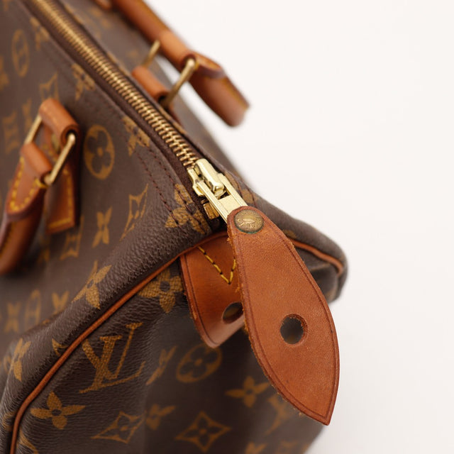 Détail tab estampillé Louis Vuitton Paris made in France Speedy 30 — AMANA Vintage