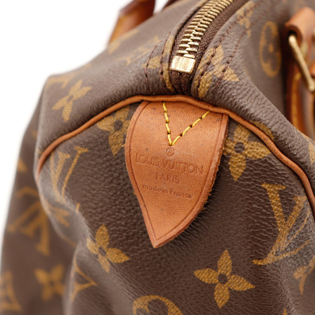 Détail attache cuir vachette Louis Vuitton Speedy 30 patine caramel — AMANA Vintage