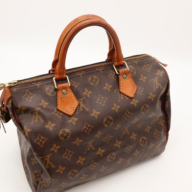 Détail de la patine Louis Vuitton Speedy 30 cuir vachette caramel occasion authentique — AMANA Vintage