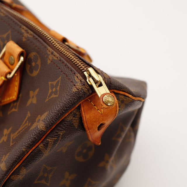 Détail zip et languette cadenas Louis Vuitton Speedy 30 cuir vachette — AMANA Vintage