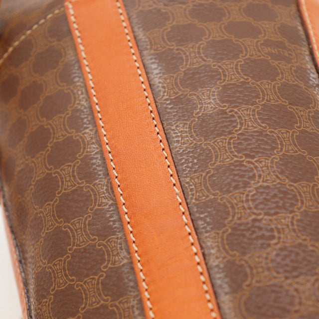 Détail toile Macadam et bande de cuir cognac sac seau Céline — AMANA Vintage