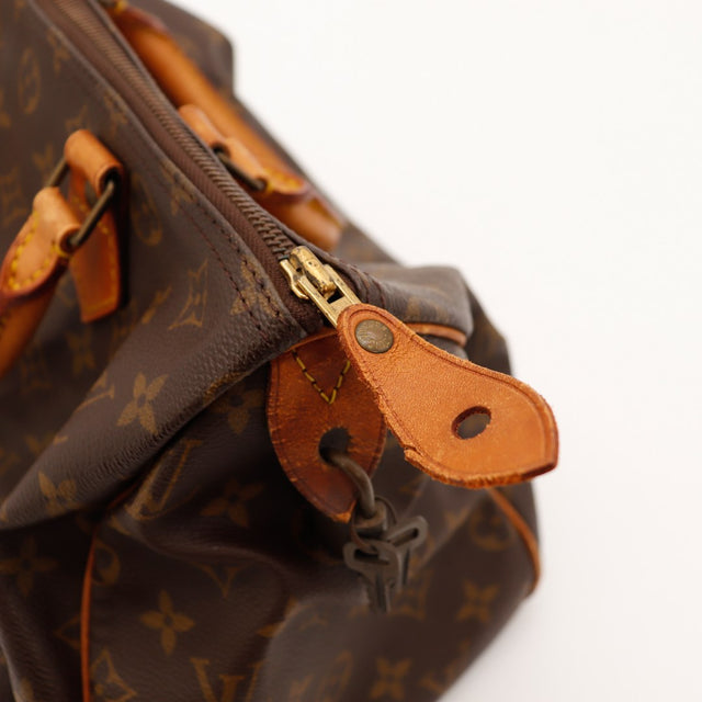 Détail tirette cuir vachette et zip Louis Vuitton Speedy 30 usure visible — AMANA Vintage