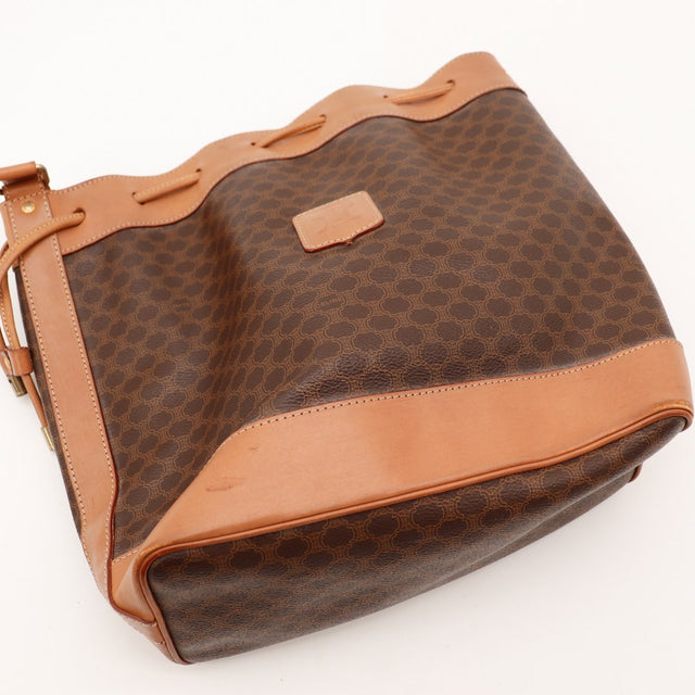 Vue plongeante du sac seau Céline Macadam cuir naturel occasion authentique — AMANA Vintage
