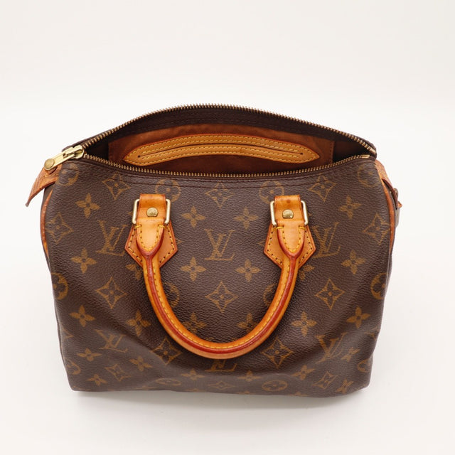 Détail d'une patte latérale Louis Vuitton Speedy 25 cuir vachette occasion authentique — AMANA Vintage