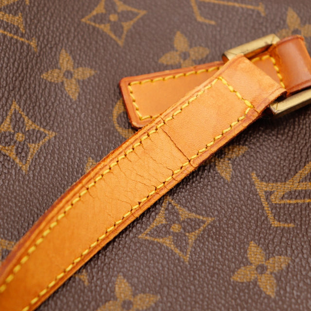 Détail attache d'anse en cuir vachette Louis Vuitton Cabas Mezzo — AMANA Vintage