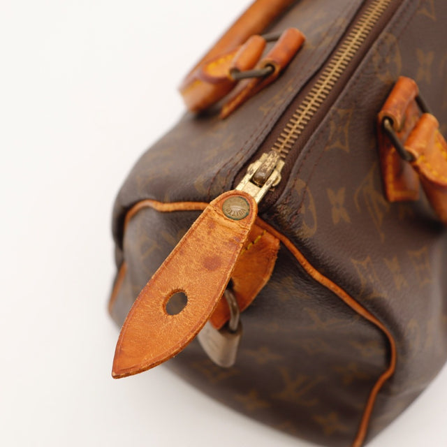 Détail du cuir vachette Louis Vuitton Speedy 25 Toile Monogramme occasion authentique — AMANA Vintage