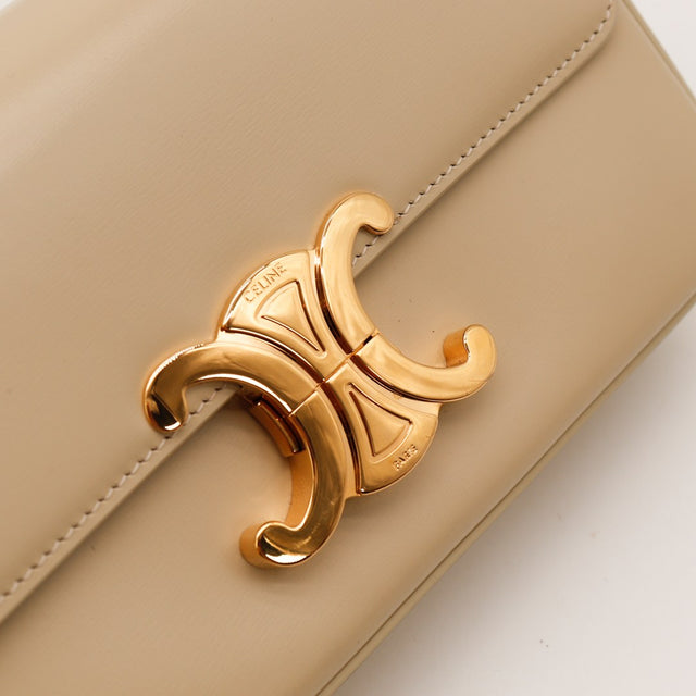 Détail fermoir Triomphe doré Céline Triomphe Teen — AMANA Vintage