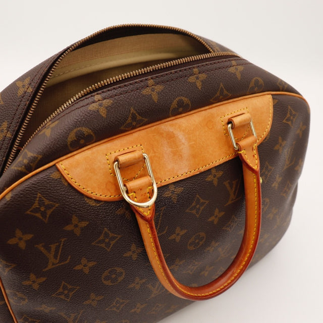 Vue du dessous Louis Vuitton Deauville Toile Monogramme occasion authentique — AMANA Vintage