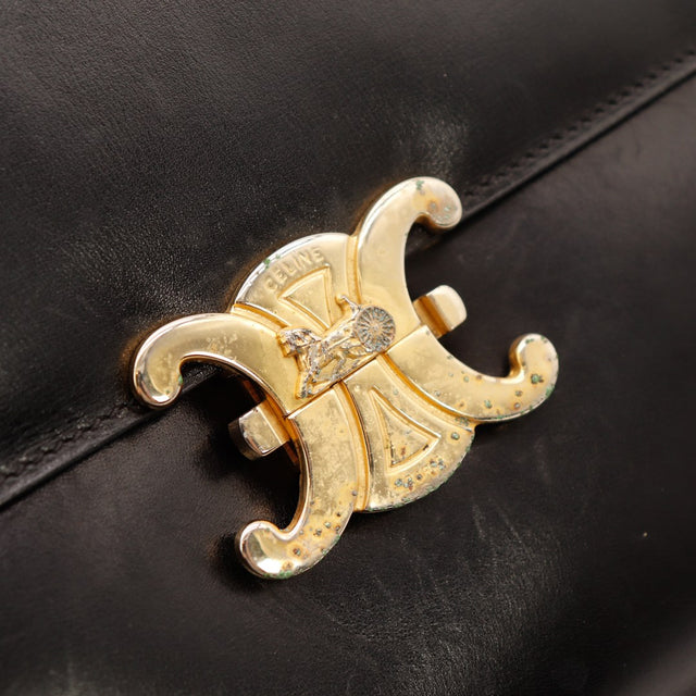 Détail fermoir doré Triomphe Céline cuir noir occasion authentique — AMANA Vintage