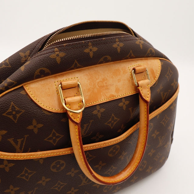 Détail de la doublure Louis Vuitton Deauville Toile Monogramme occasion authentique — AMANA Vintage