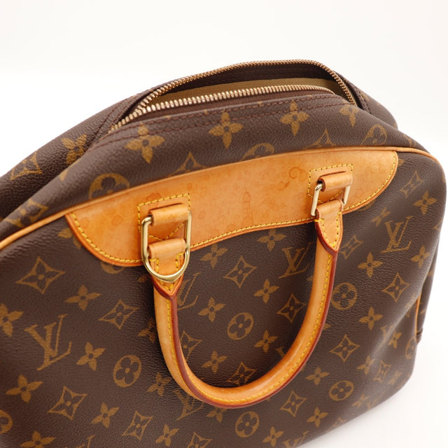 Détail de la fermeture éclair Louis Vuitton Deauville Toile Monogramme occasion authentique — AMANA Vintage