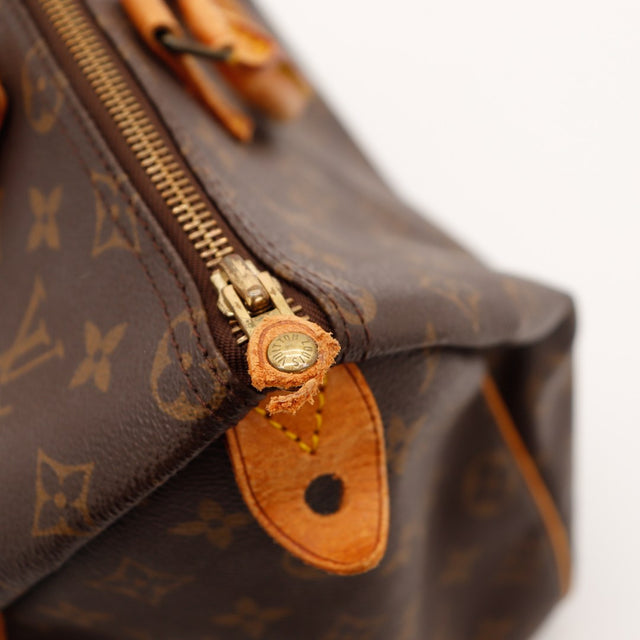 Détail tirette cuir abîmée Louis Vuitton Speedy 40 zip — AMANA Vintage