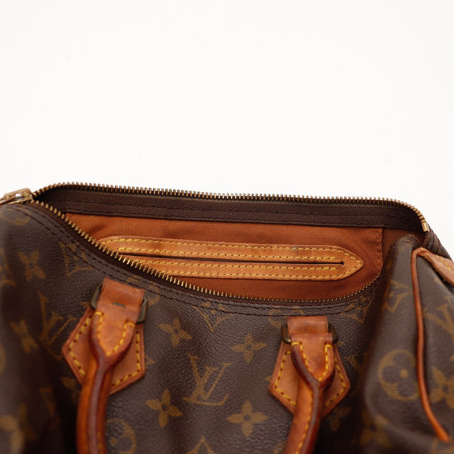 Détail tirette en cuir et fermeture éclair Louis Vuitton Speedy 25 — AMANA Vintage
