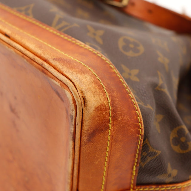 Détail couture et base cuir Louis Vuitton Noé GM — AMANA Vintage