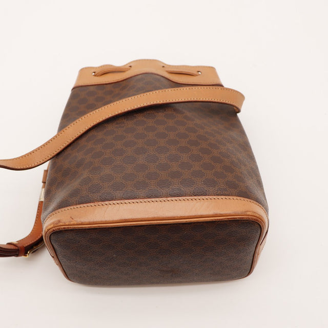 Détail base et bordure cuir sac seau Céline Macadam occasion authentique — AMANA Vintage