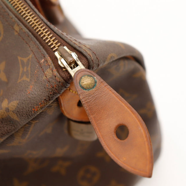 Détail languette tirette et languette cadenas usées Louis Vuitton Speedy 30 — AMANA Vintage