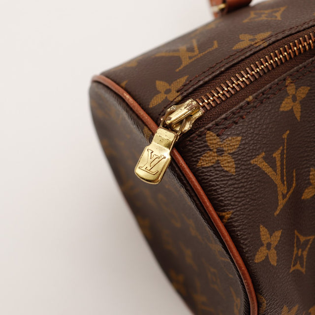 Détail fermeture éclair dorée Louis Vuitton Papillon 30 — AMANA Vintage