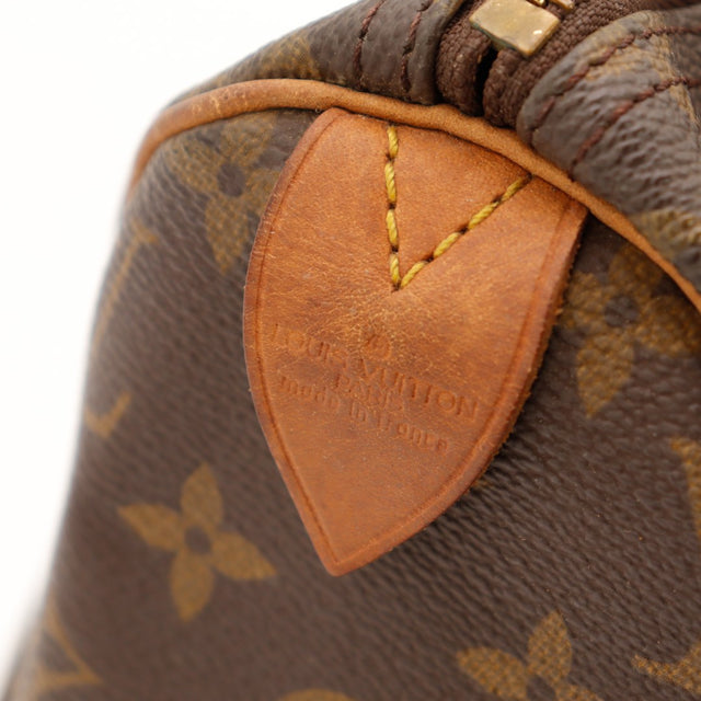 Détail languette Louis Vuitton Speedy 30 cuir vachette usé — AMANA Vintage