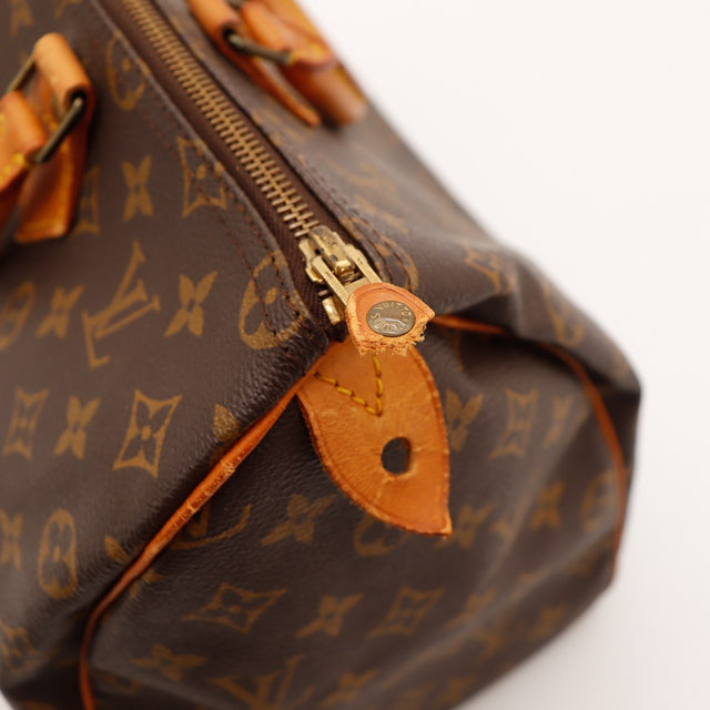 Détail tirette et languette cadenas Louis Vuitton Speedy 40 — AMANA Vintage