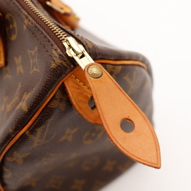 Détail tirette en cuir vachette Louis Vuitton Speedy 30 fermeture éclair — AMANA Vintage