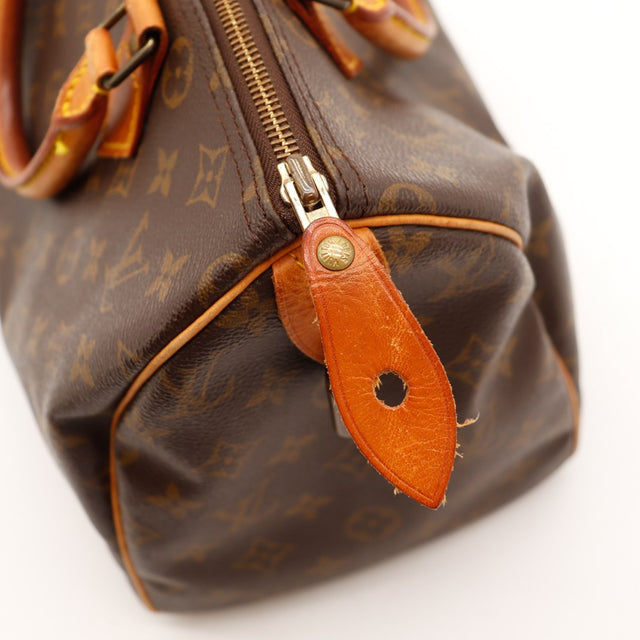 Détail tirette en cuir Louis Vuitton Speedy 30 occasion authentique — AMANA Vintage