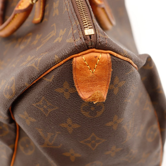 Detail attache laterale en cuir vachette Louis Vuitton Speedy 35 — AMANA Vintage
