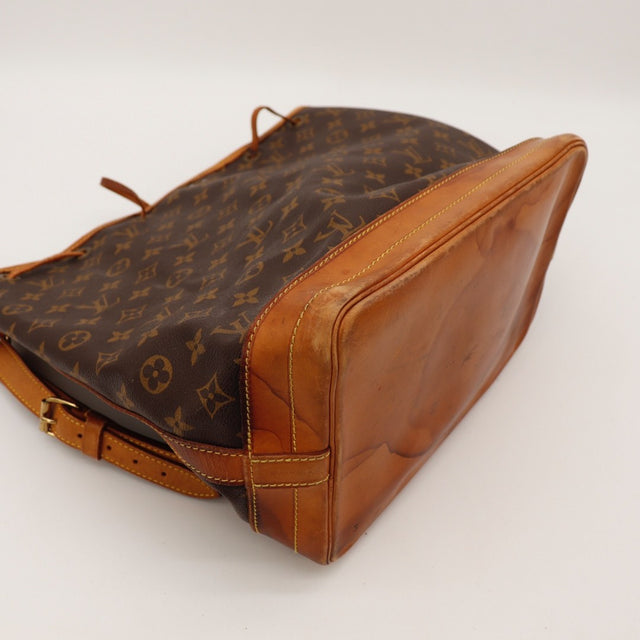 Détail de la bandoulière Louis Vuitton Noé Toile Monogramme occasion authentique — AMANA Vintage