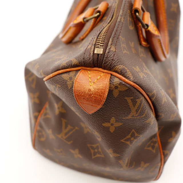 Détail garniture cuir vachette patinée Louis Vuitton Speedy 30 — AMANA Vintage