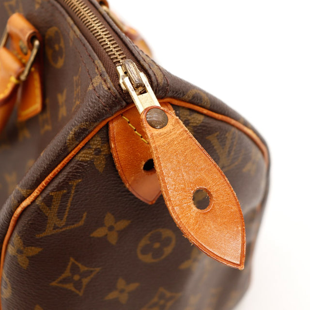 Détail tab vachette Louis Vuitton Speedy 30 made in USA — AMANA Vintage