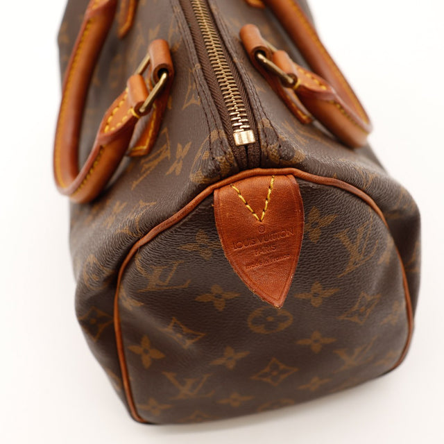 Détail étiquette Louis Vuitton Paris made in France Speedy 25 — AMANA Vintage