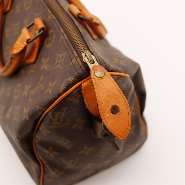 Détail tirette et cuir vachette Louis Vuitton Speedy 30 — AMANA Vintage