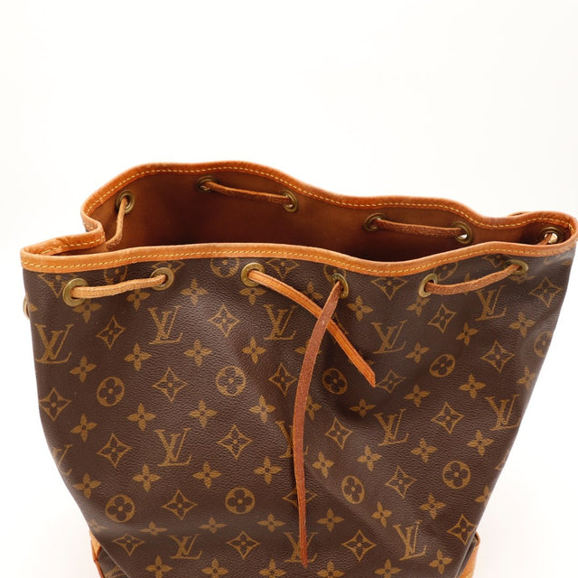 Détail de l'autre coin inférieur Louis Vuitton Noé Toile Monogramme occasion authentique — AMANA Vintage