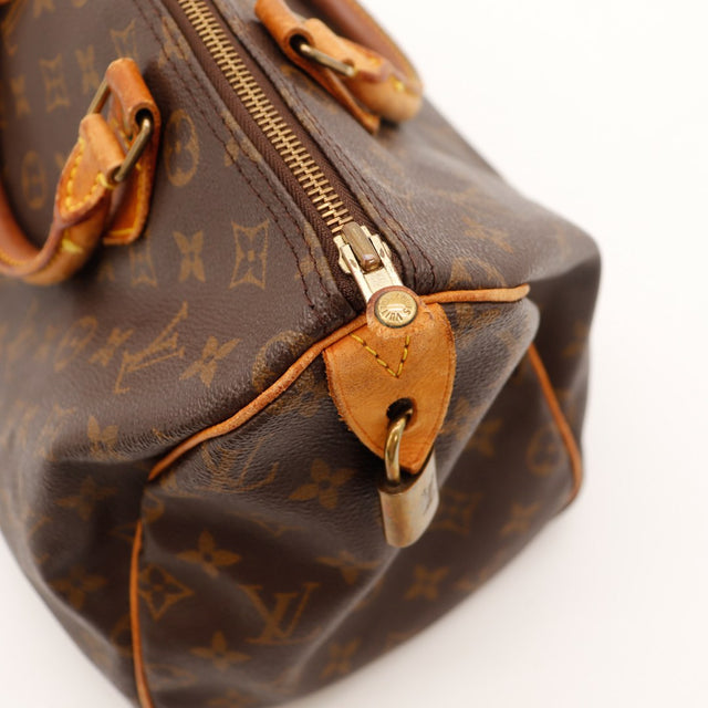 Detail fermeture eclair et cadenas Louis Vuitton Speedy 30 — AMANA Vintage