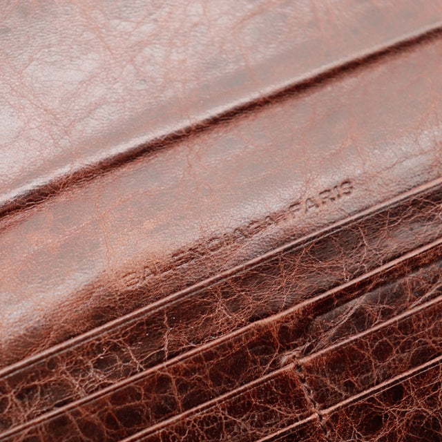 Detail cuir interieur portefeuille Balenciaga marron craquelures porte-cartes — AMANA Vintage