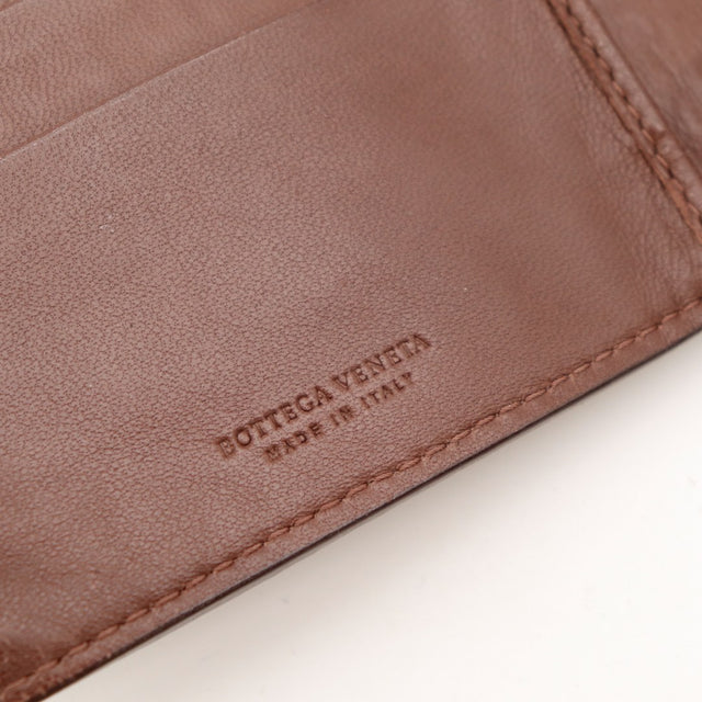 Détail intérieur porte-cartes Bottega Veneta avec signature gravée Made in Italy — AMANA Vintage