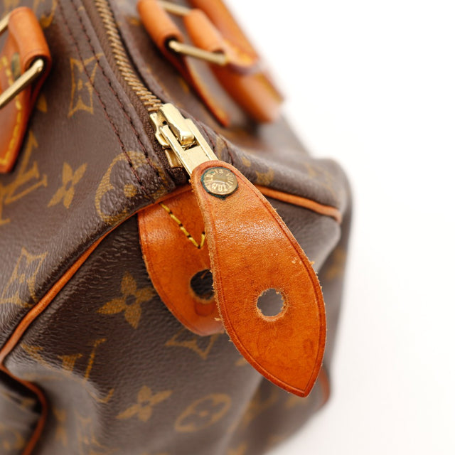 Tab vachette Louis Vuitton Speedy 25 detail attache — AMANA Vintage